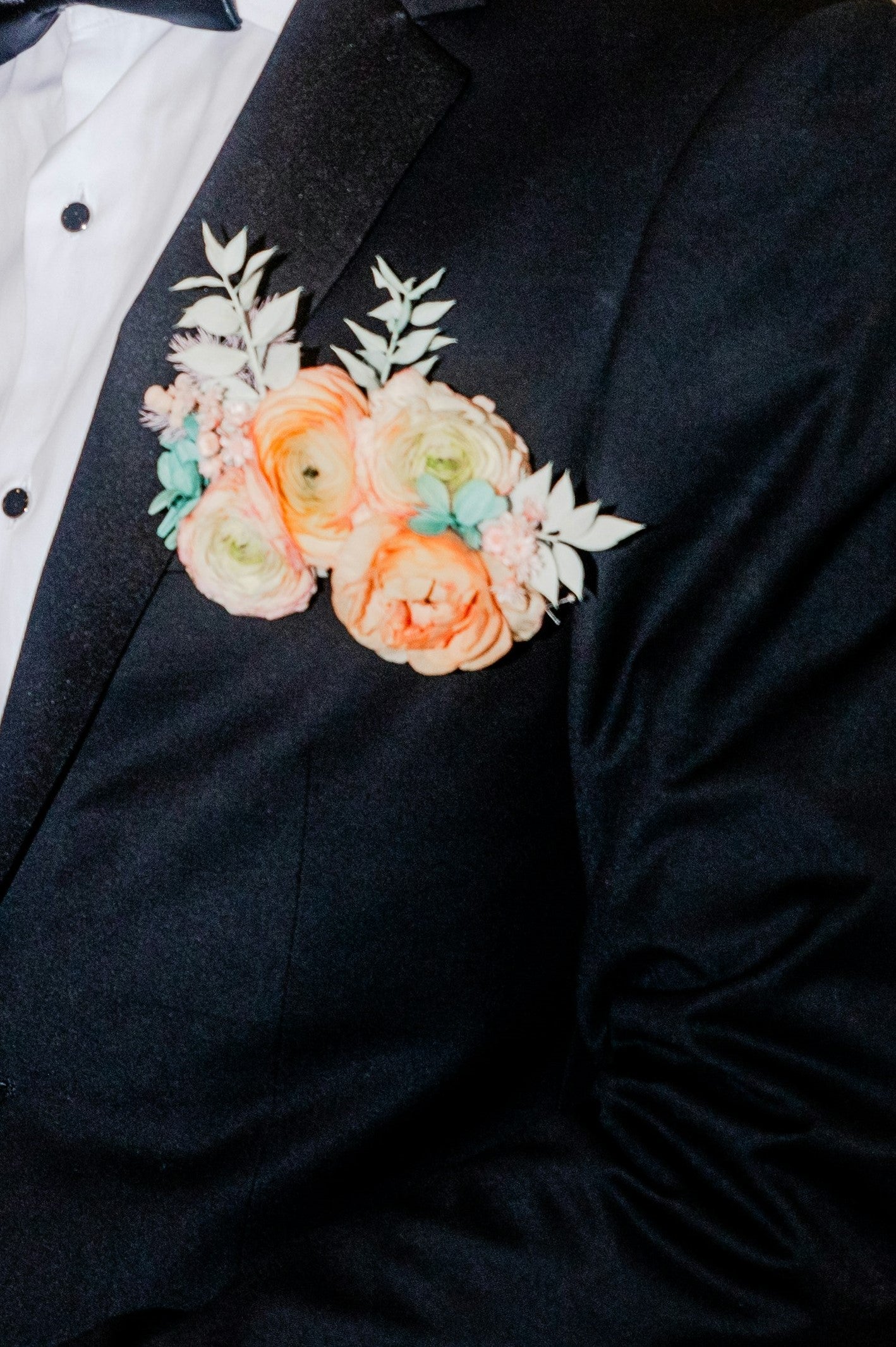 À la Carte Pocket Square Boutonniere